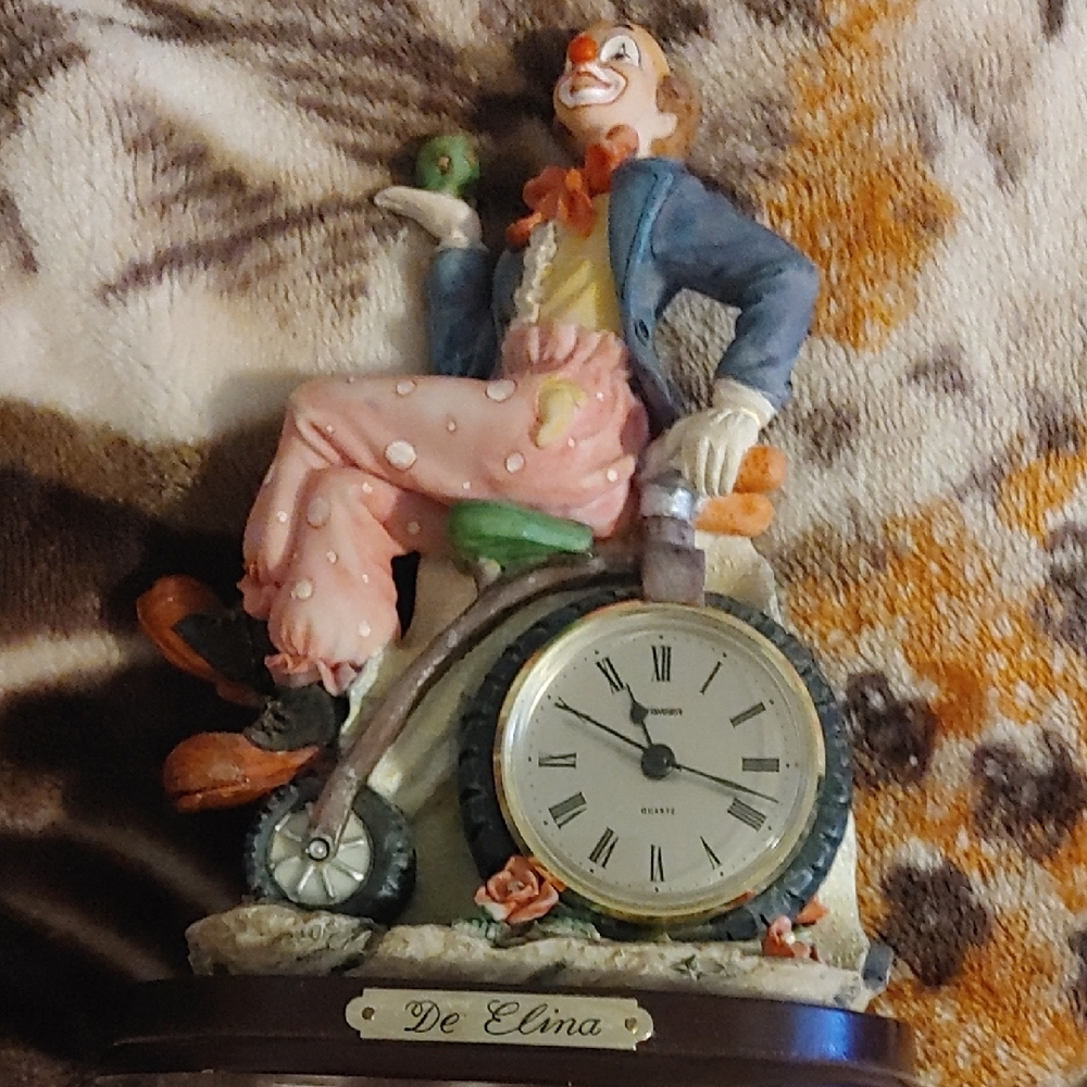 ✅$40 Add On De Elina Clown Figurine with Clock - Multicolor
